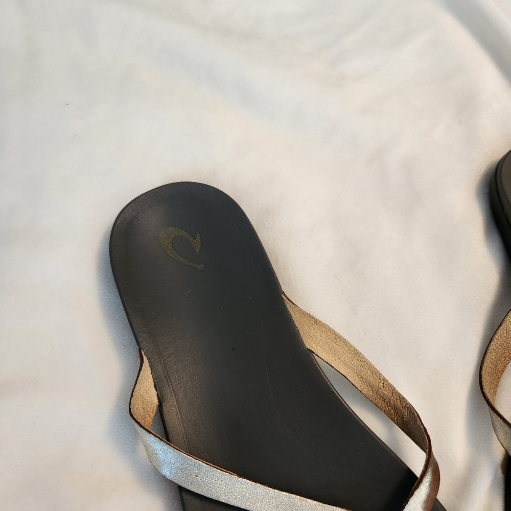 Olukai womens size 11 Ho'opio leather arch support metallic strap sandals - Picture 3 of 9